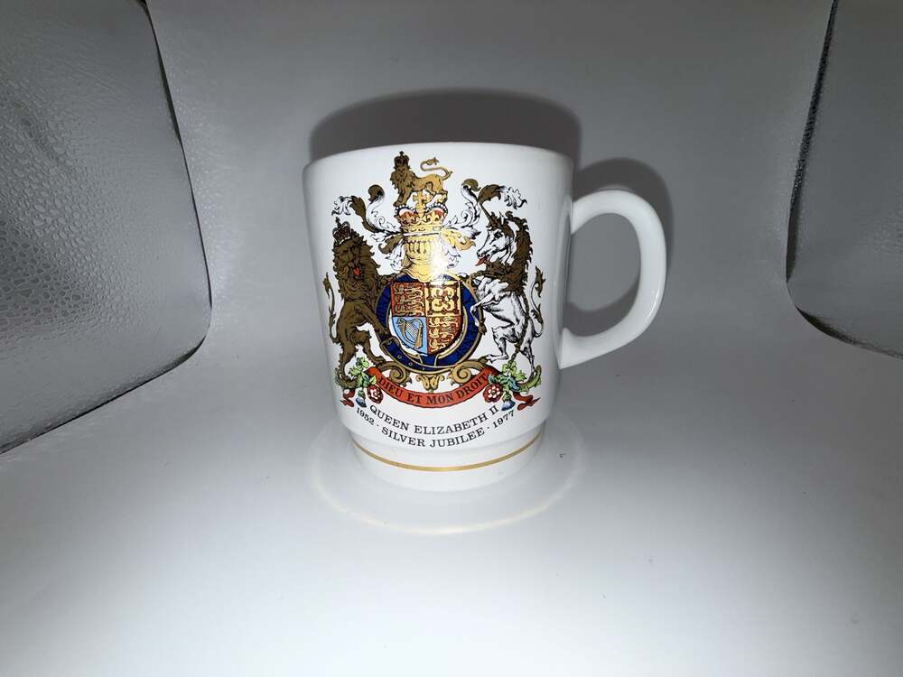 Poole Pottery Queen Elizabeth II Silver Jubilee Commemorative Mug 1952-1977